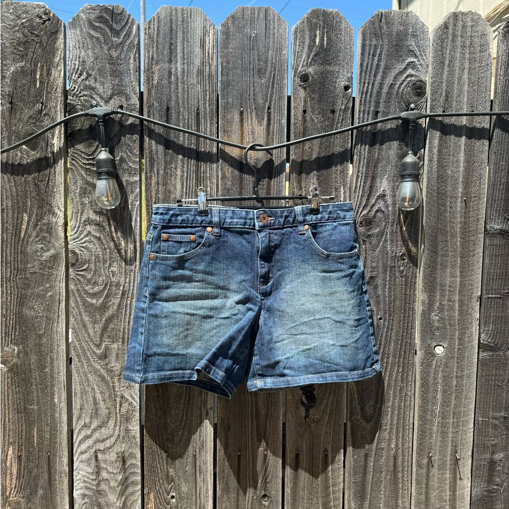 CLEARANCE 3/$15 DKNY Dark Blue Denim High Rise Bermuda Jean Shorts 5” inseam 4